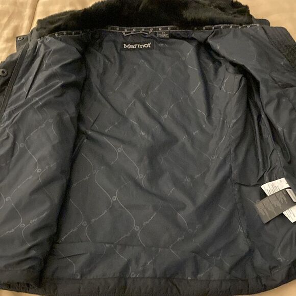 Marmot St. Moritz Black Quilted Woman’s Jacket with Faux Fur Collar. Size Small - Picture 8 of 13